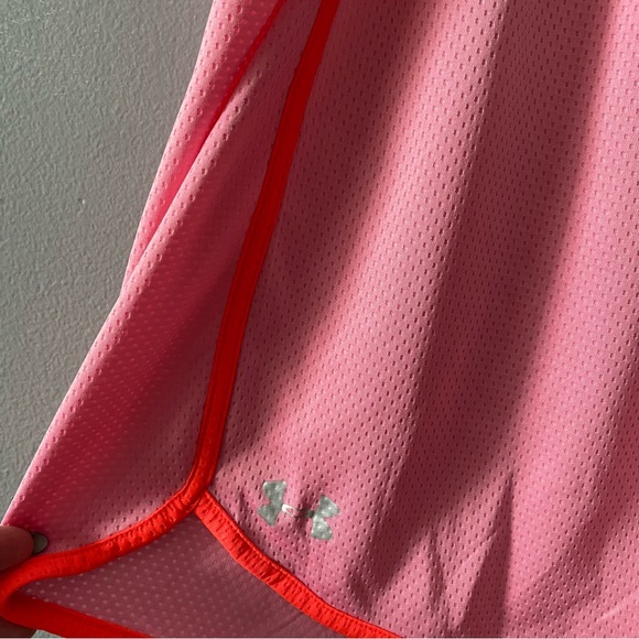 Under Armour Womens Mesh Shorts - Picture 2 of 7